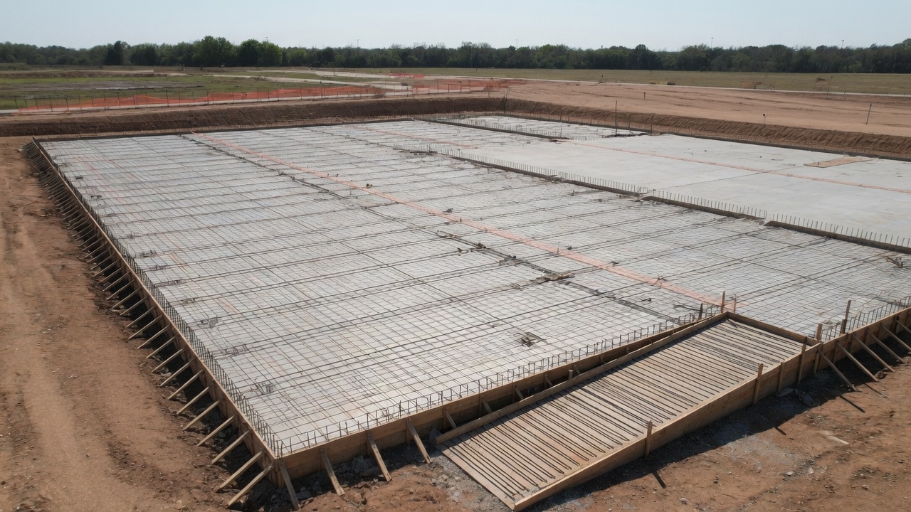 Large-scale commercial concrete flatwork placement